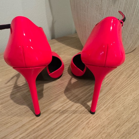 Saint Laurent Neon Pink Patent Pointed-Toe Ankle-Strap Pumps - Picture 5 of 15
